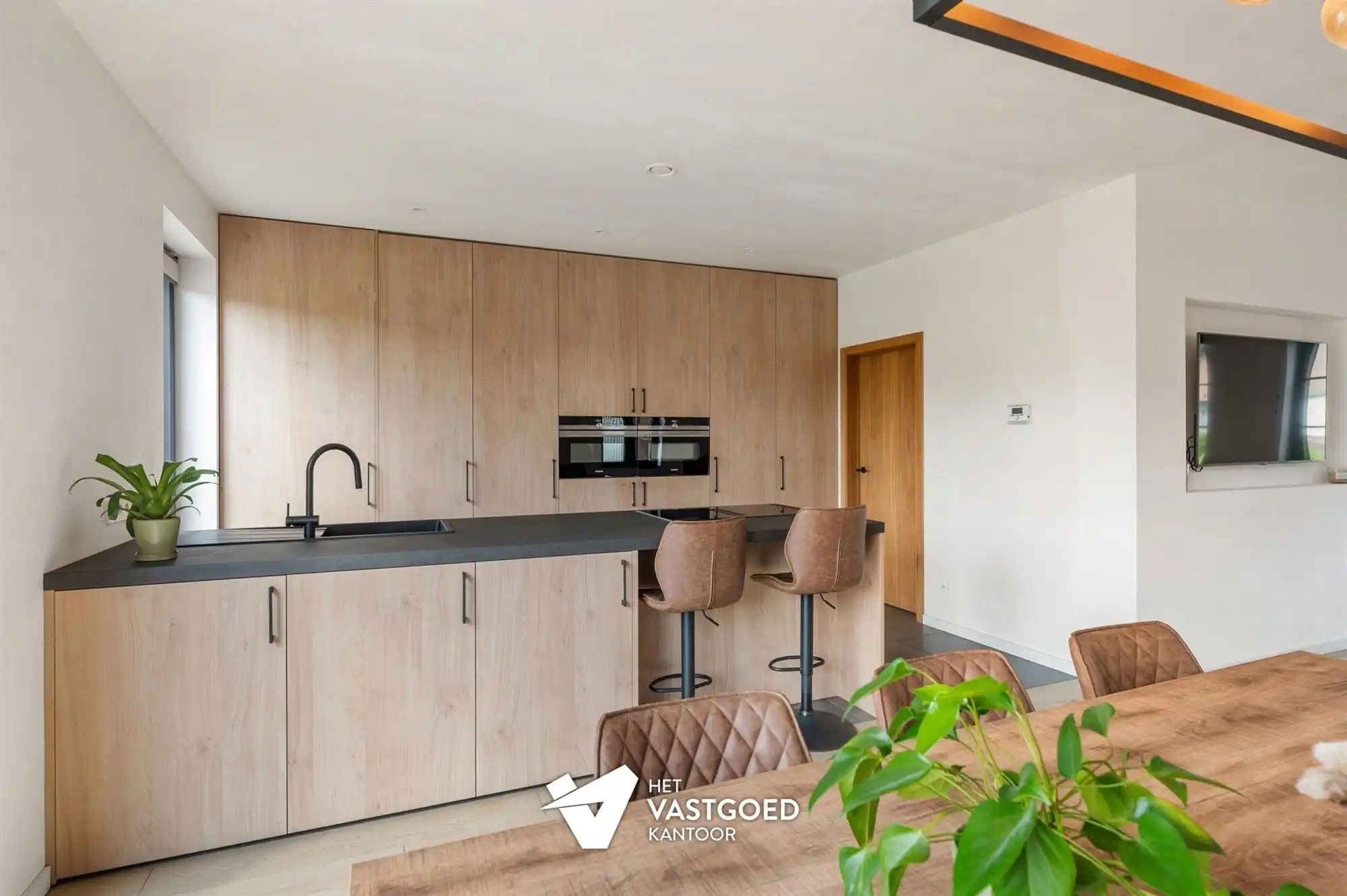 ZEER RUIME RECENTE WONING (266M²) MET LEUKE TUIN TE WIJCHMAAL foto 12