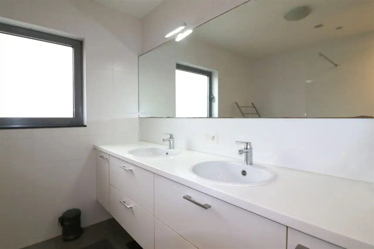 Appartement met 2 slaapkamers, mooi terras, inclusief garage  foto 13