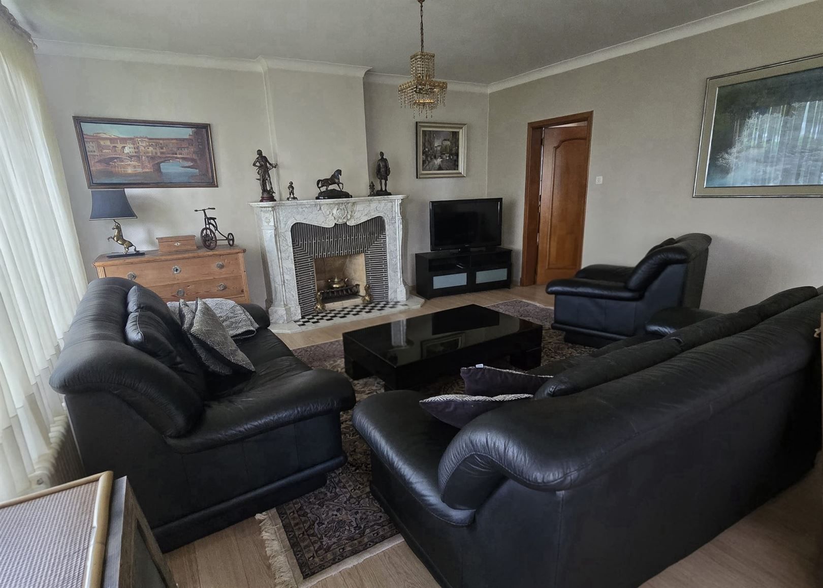 Te renoveren woning met karakter op toplocatie in Hasselt! foto 5