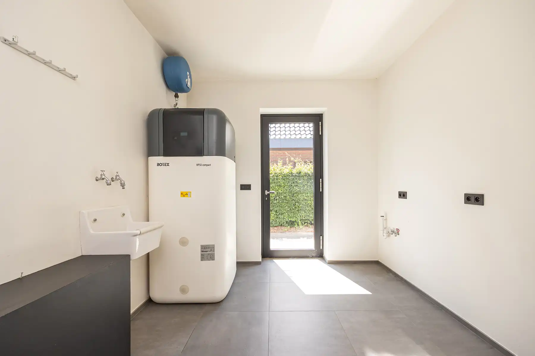 Instapklare bungalow op een perceel van ruim 40 are foto 24
