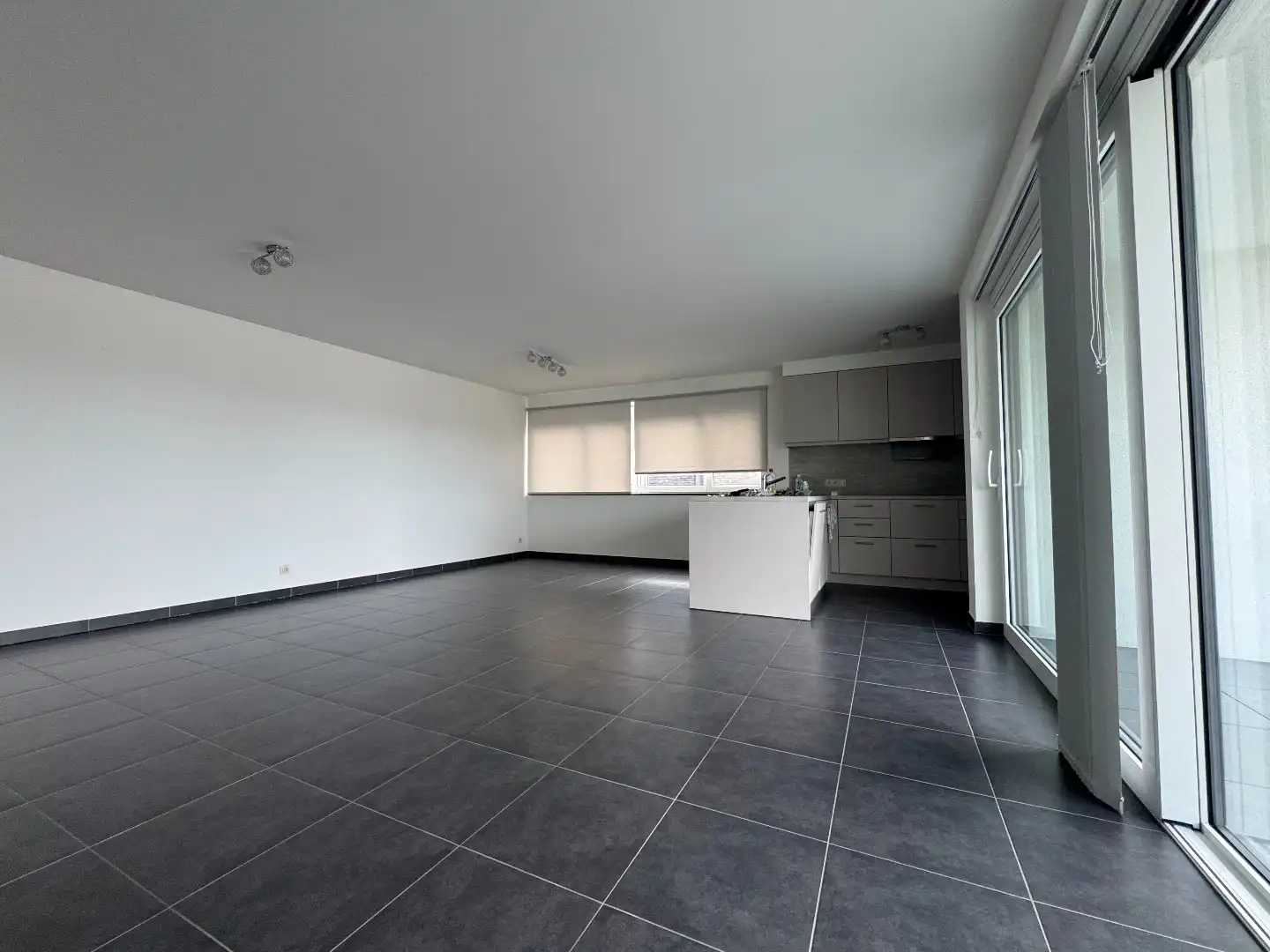 Te huur in Merchtem: ruim appartement 2 slpk + 2 autostaanplaatsen + kelder foto 3