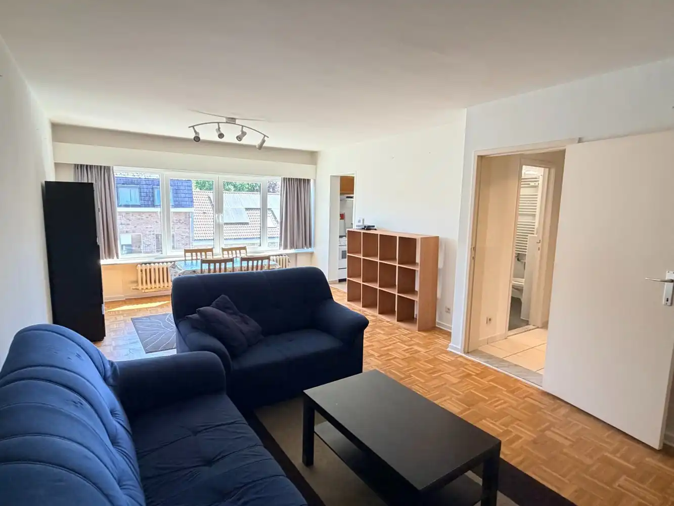 Instapklaar 2-slaapkamerappartement met terras en garagebox foto 3