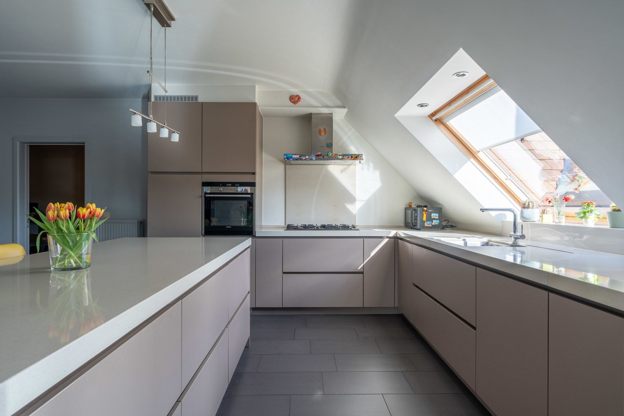 Luxe dakappartement met ruim terras en dubbele garagebox. foto 5