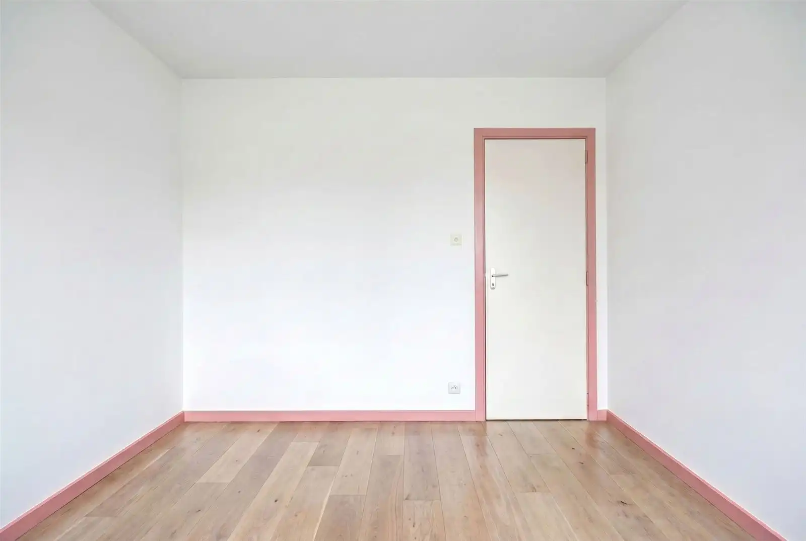 Ruime 3-gevelwoning met 4 à 5 slaapkamers, grote garage en dubbele straattoegang foto 15