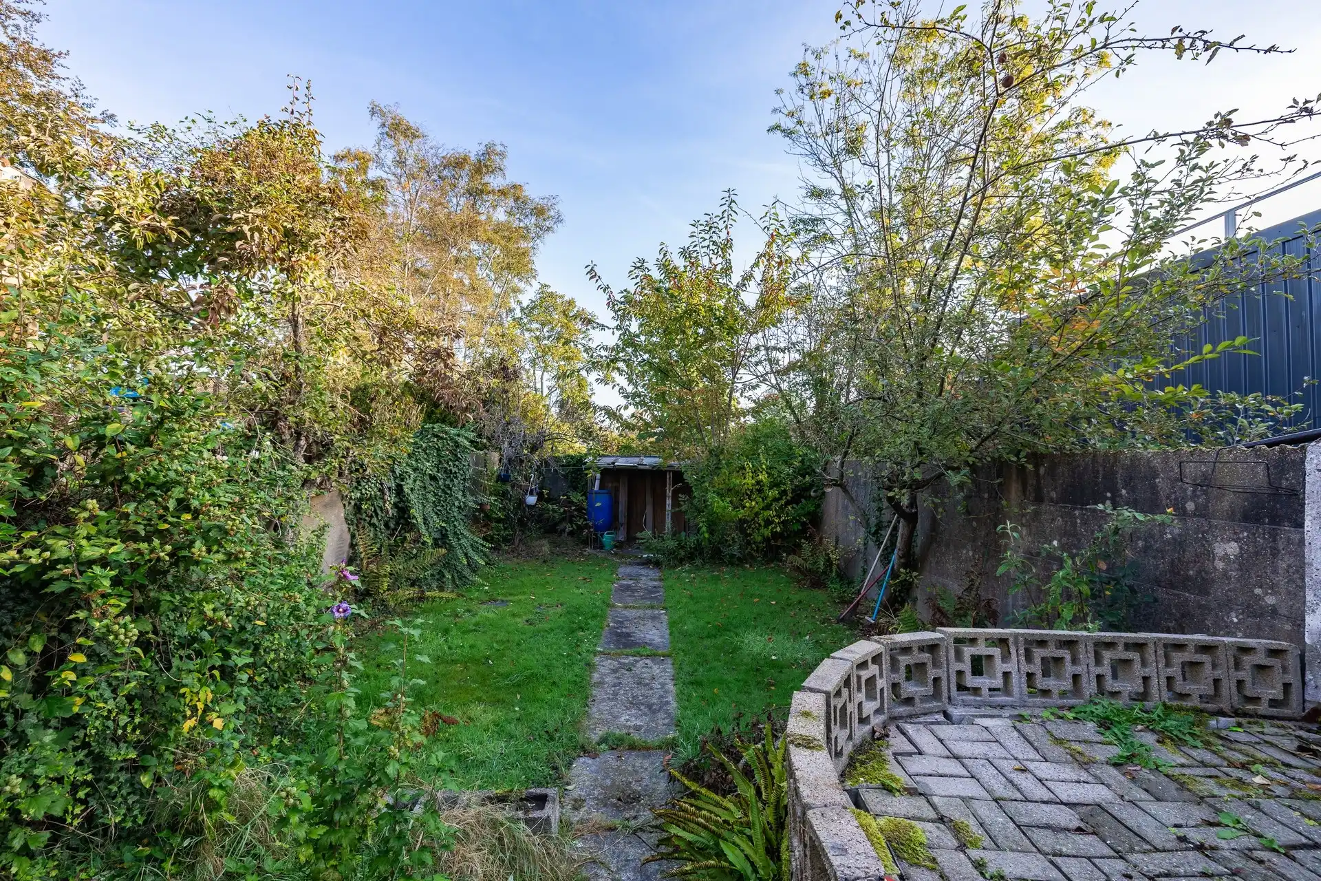 Charmante rijwoning met garage en groene tuin, klaar voor jouw stempel foto 17