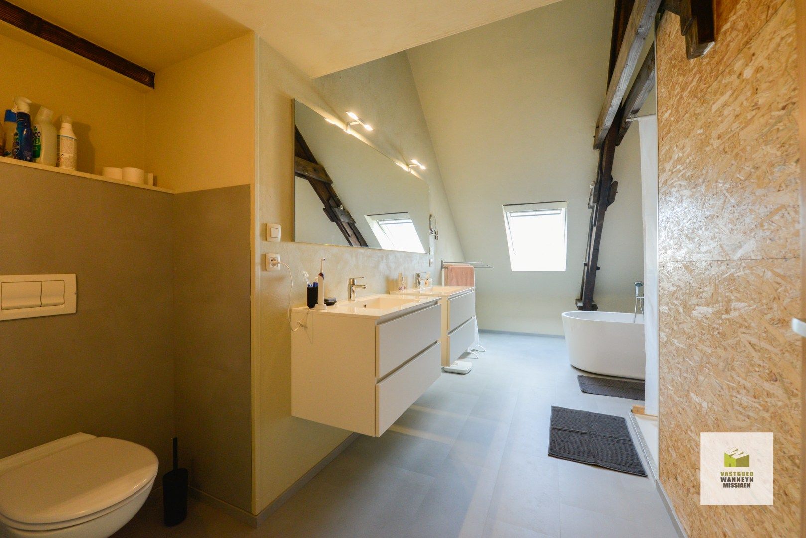 Gerenoveerde handelszaak met ruime woning en gezellige stadstuin te centrum Roeselare foto 31