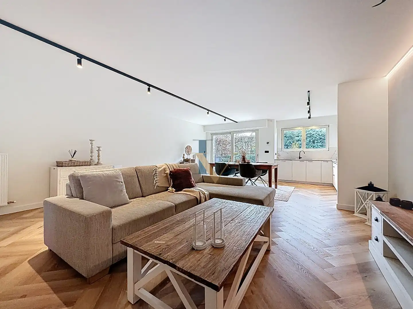 Charmante gerenoveerde rijwoning in pastoriestijl te koop in centrum Schilde foto 4