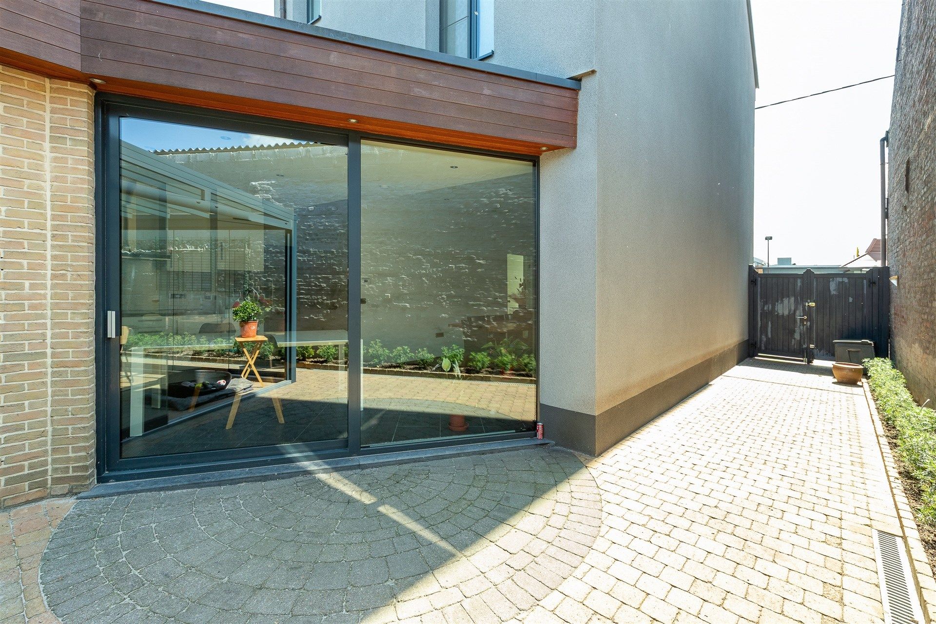 Uitstekend gerenoveerde woning met tuin en parkeerplaats foto 28