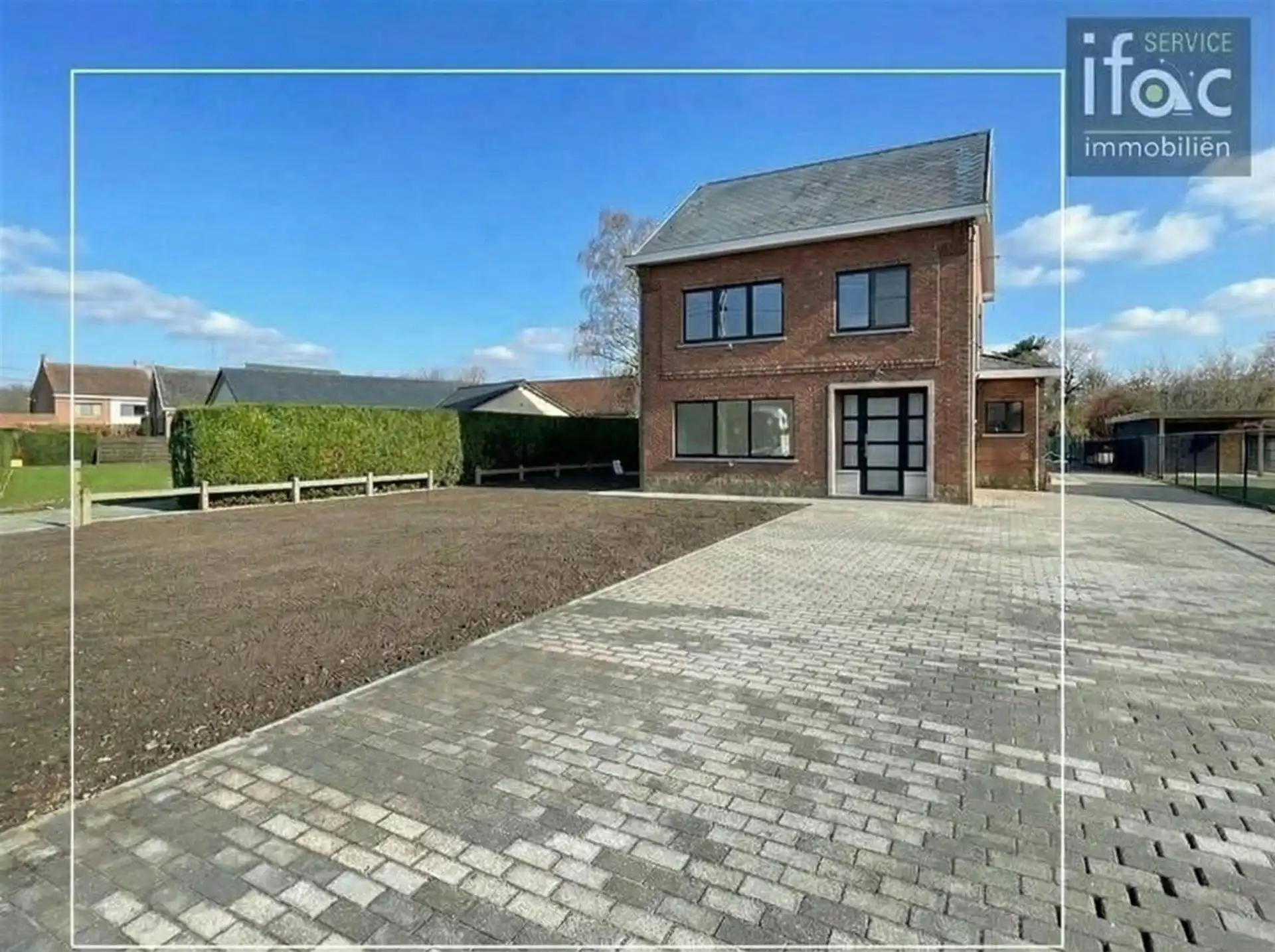 Volledig gerenoveerde woning met tuin, parking, 3slpks, badk foto {{pictureIndex}}