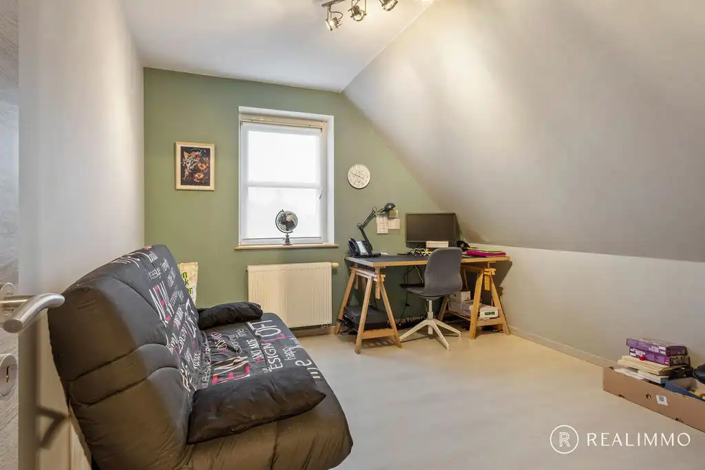 Ruime hedendaagse villa met zwembad in een gegeerde residentiële omgeving foto 19