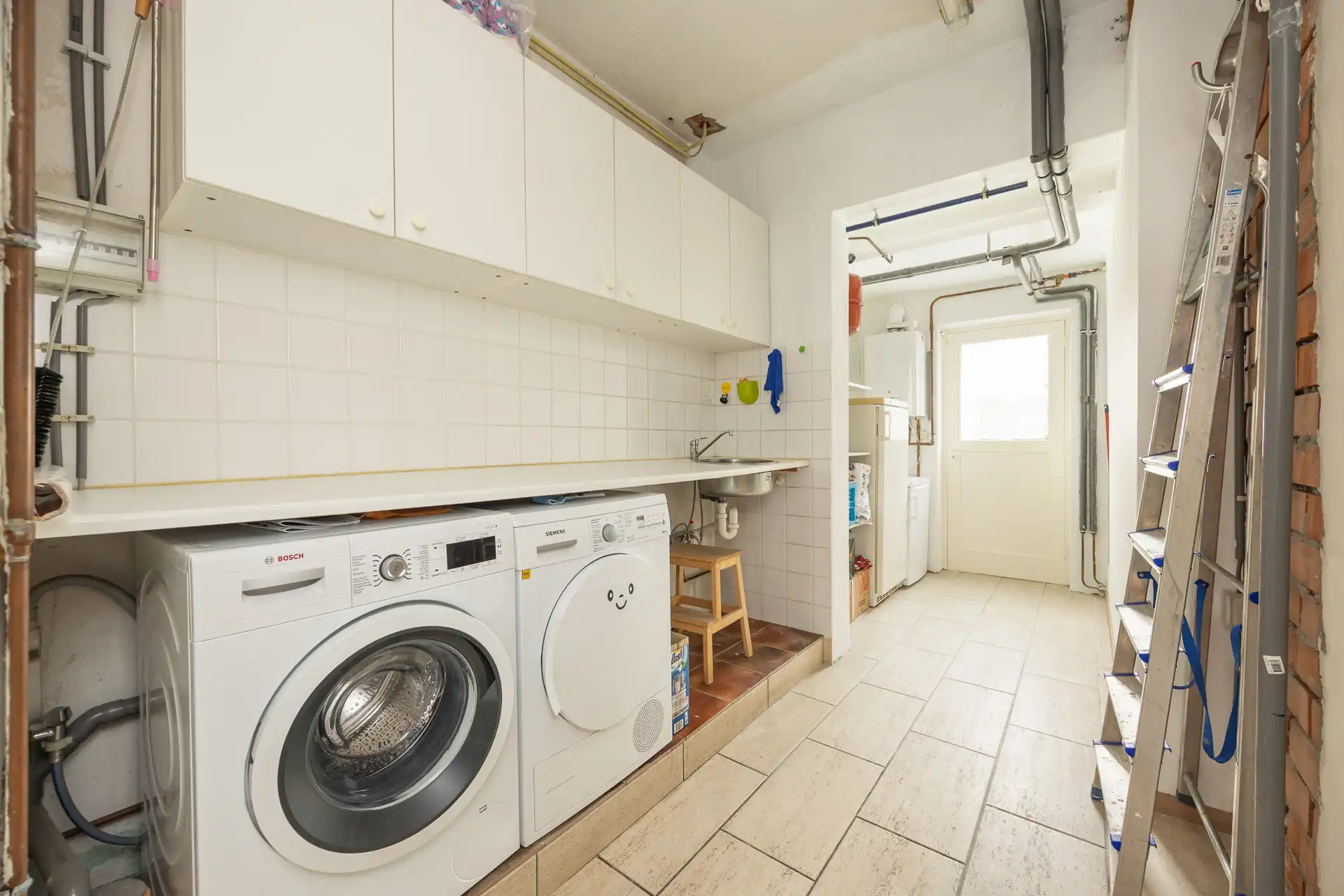 Zeer ruime woning met oprit, garage, terras en grote tuin! foto 7