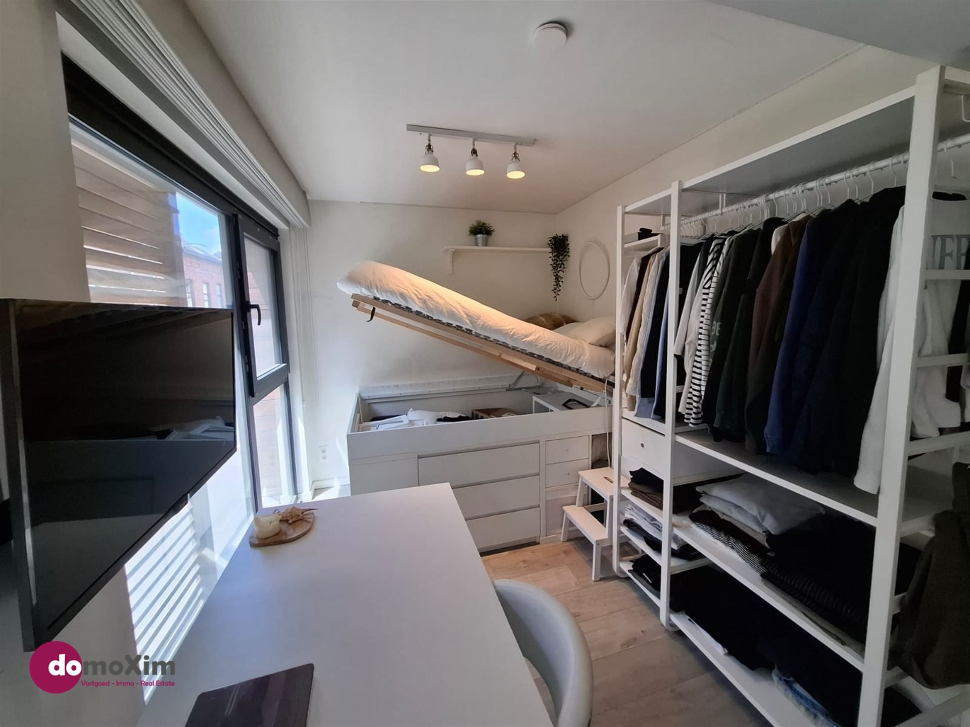 Gemeubelde studio mét airco in het bruisende hart van Leuven! foto 5