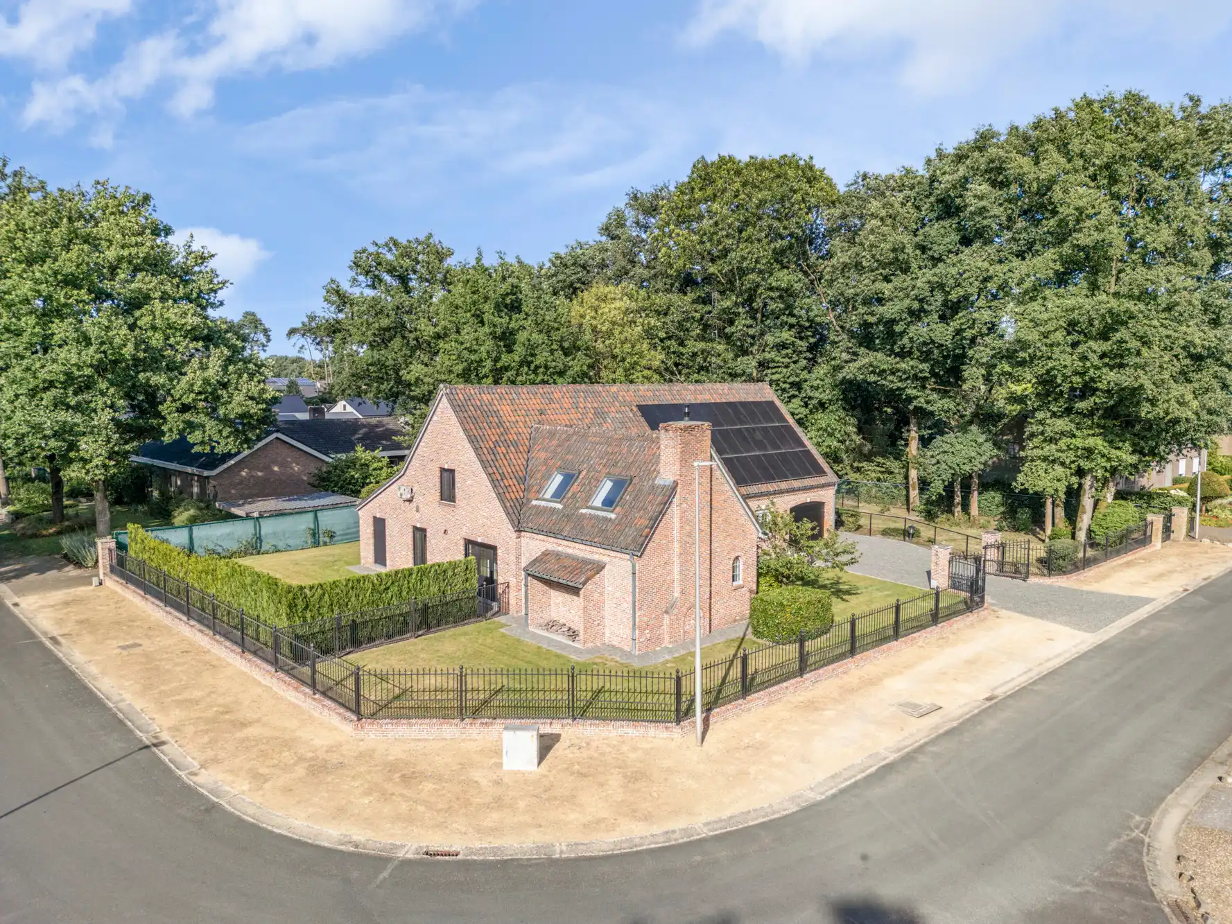 Stijlvolle, volledig gerenoveerde villa in een rustige, groene omgeving te Eksel foto 4