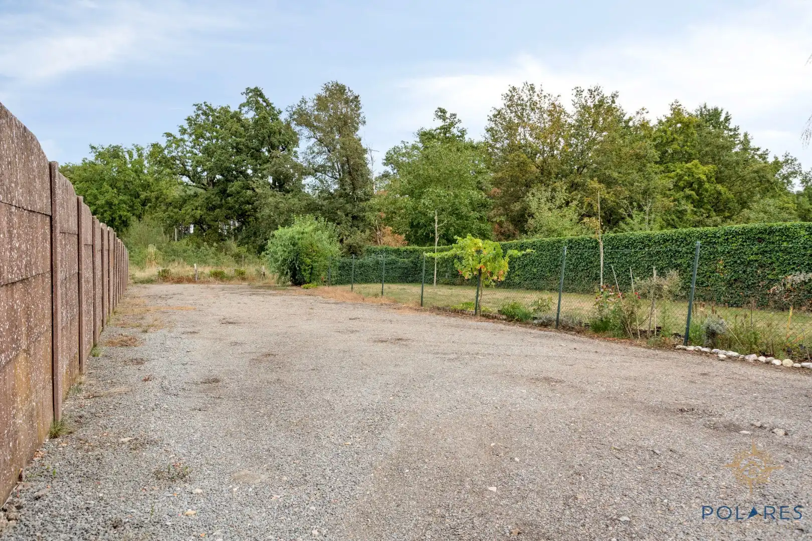 Goed gelegen taverne met woonst en grote parking foto 44