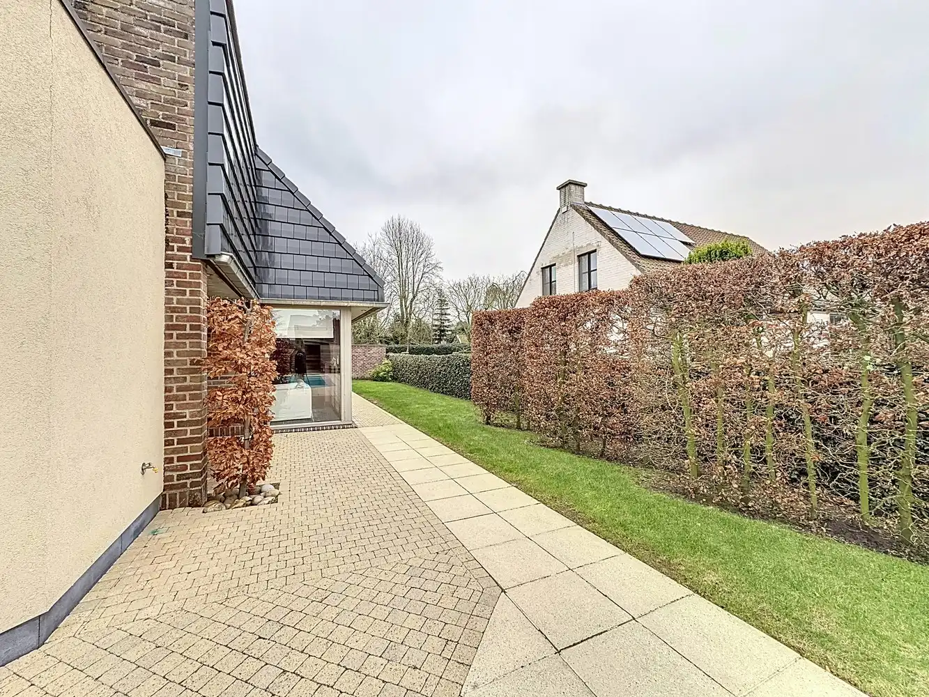Ruime villa met zwembad op een rustige locatie foto 19