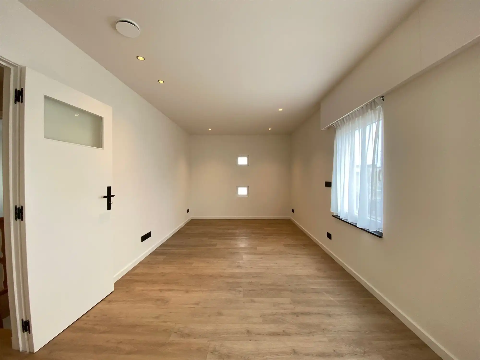 prachtig gerenoveerde woonst met 5 slaapkamers en 2 garages foto 17