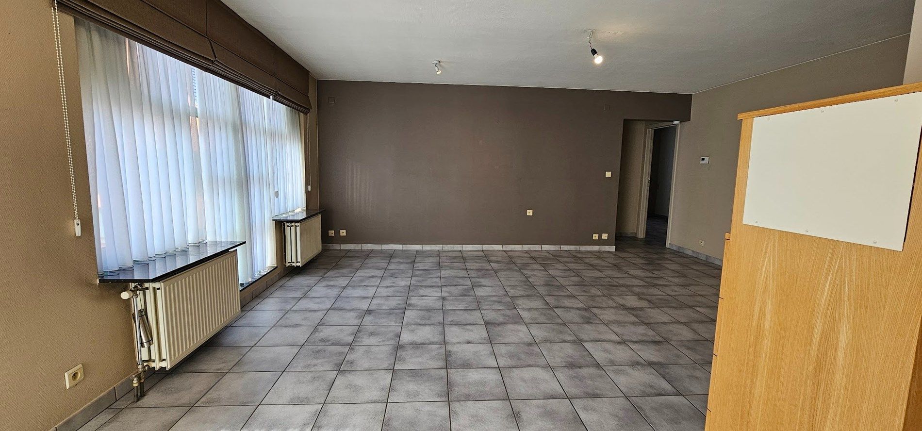 Ruim appartement met terras, lift en 2 slaapkamers in Sint-Eloois-Winkel - Energielabel B, EPC-waarde 128.00 - inclusief parkeerplaats foto 4