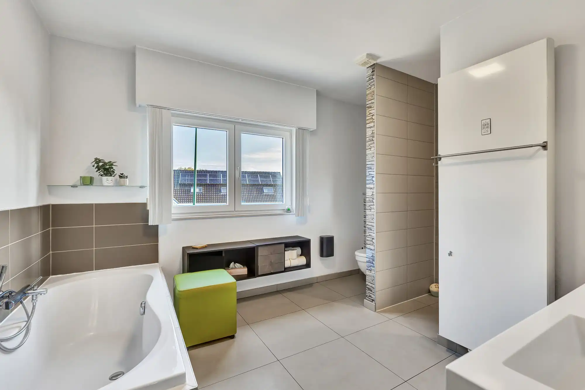 Instapklare, goed onderhouden woning op gunstige locatie foto 33