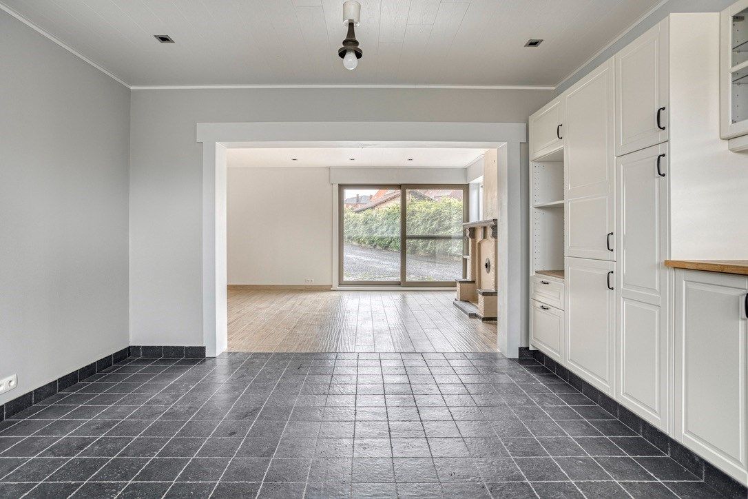 Loods van 340m2 en atelier van 75m2 met woning te koop te Vichte. foto 18