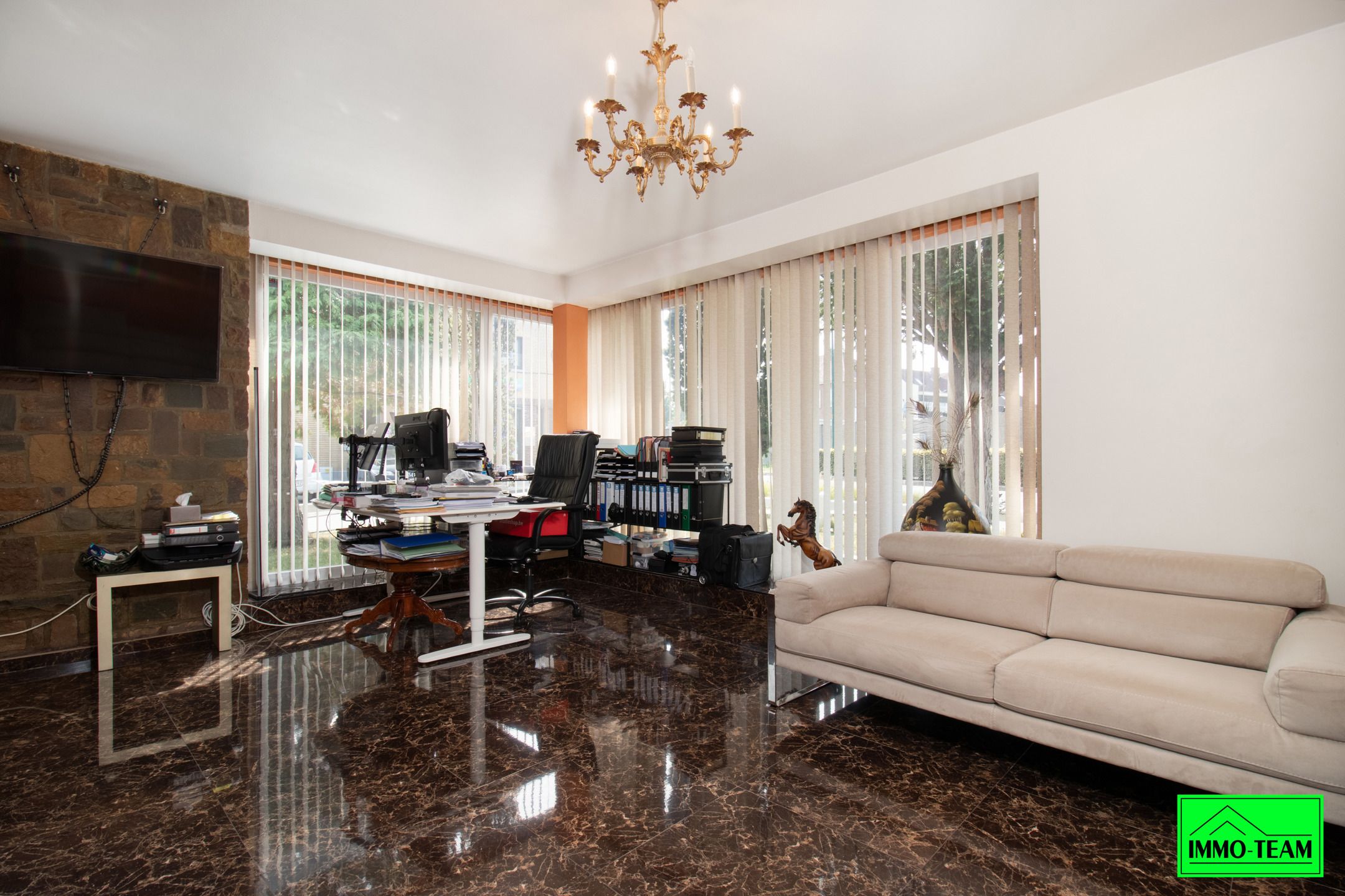 Instapklare bungalow met 5 slaapkamers foto 2