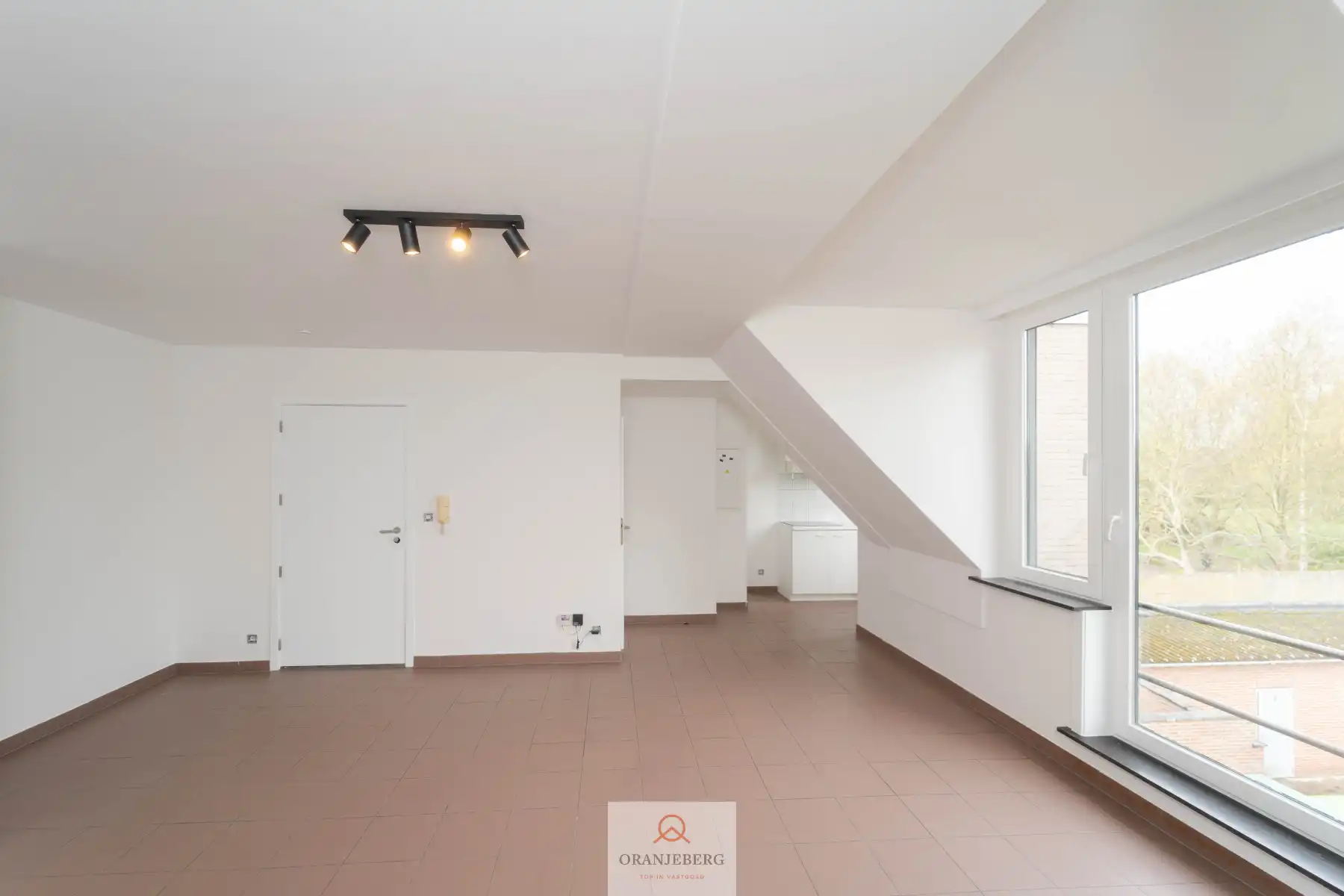 Instapklaar duplex-appartement Wondelgem! foto {{pictureIndex}}