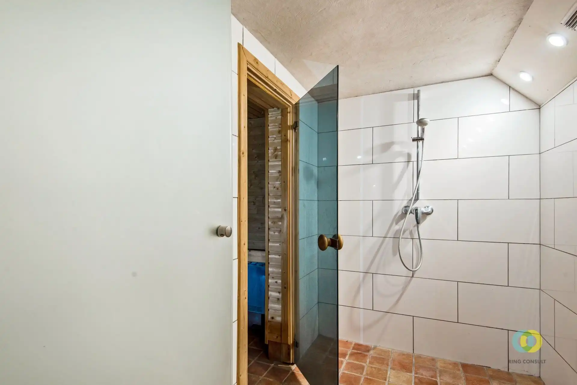 Instapklare gerenoveerde woning met 4 slaapkamers en tuin foto 25