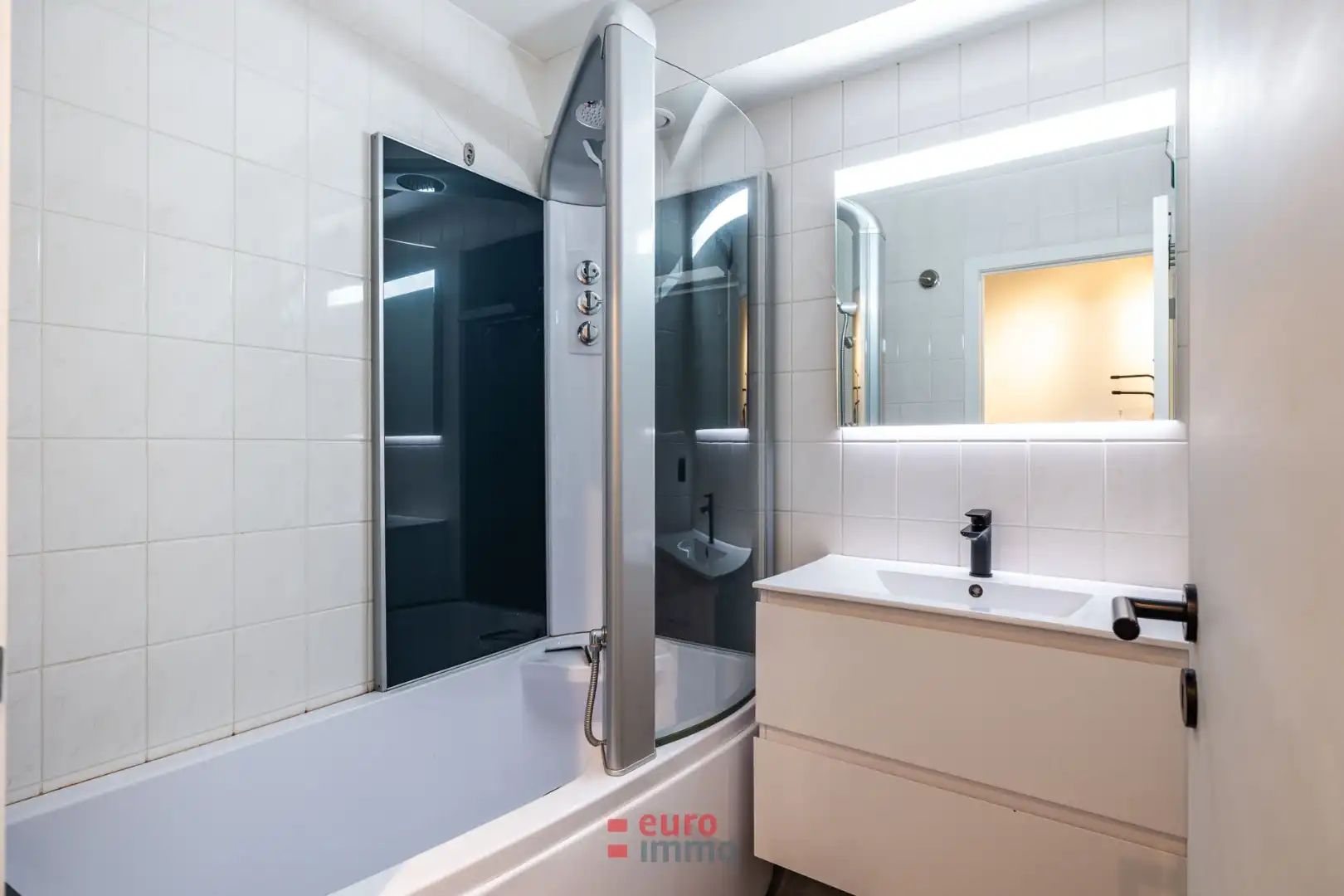 Prachtig gerenoveerde studio met slaaphoek op een héél rustige ligging! foto 7