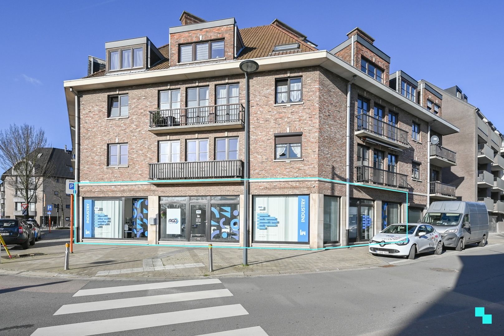 Aantrekkelijk investeringspand in centrum Harelbeke foto {{pictureIndex}}