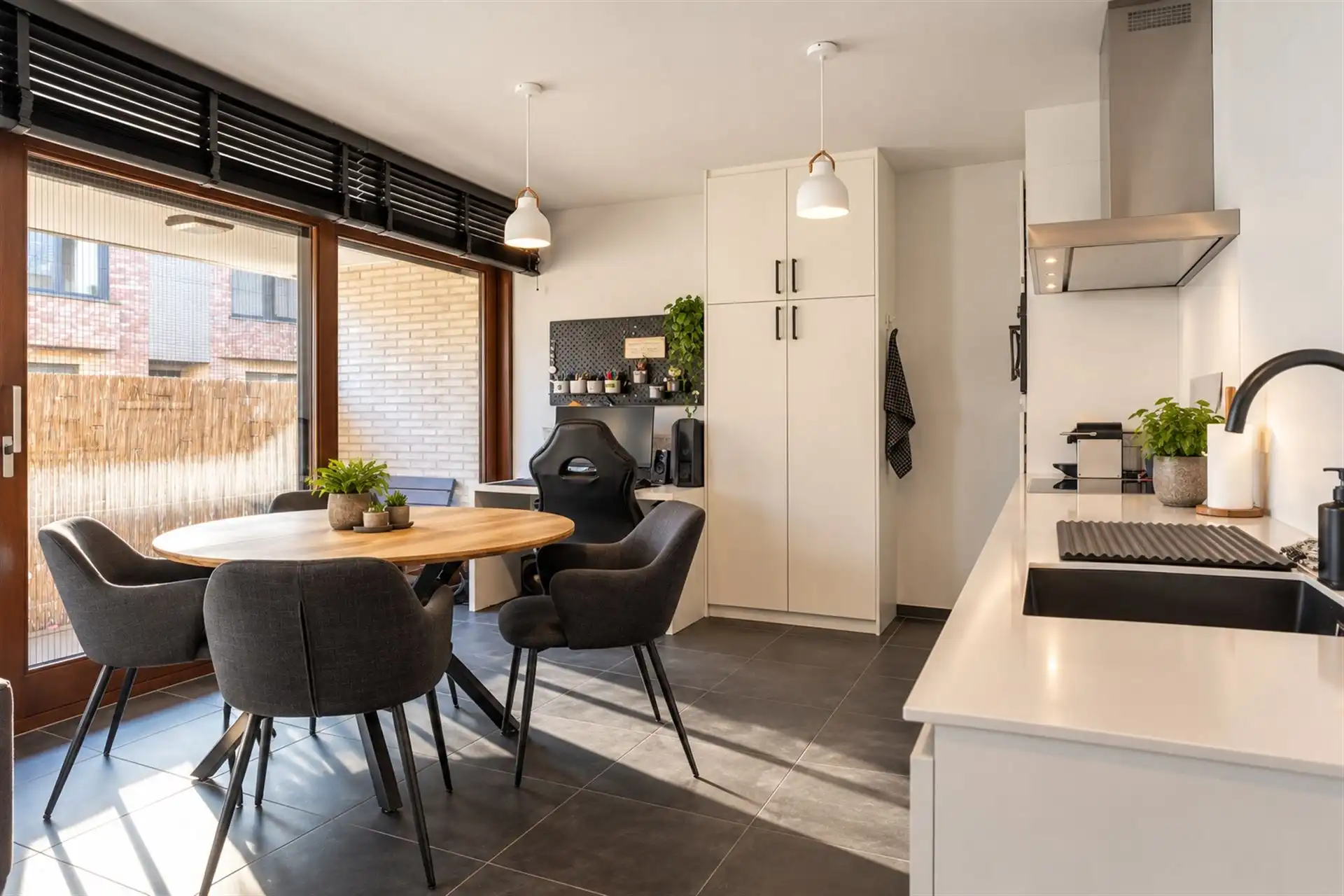 Stijlvol gelijkvloers met terras en tuin in Lier foto 5