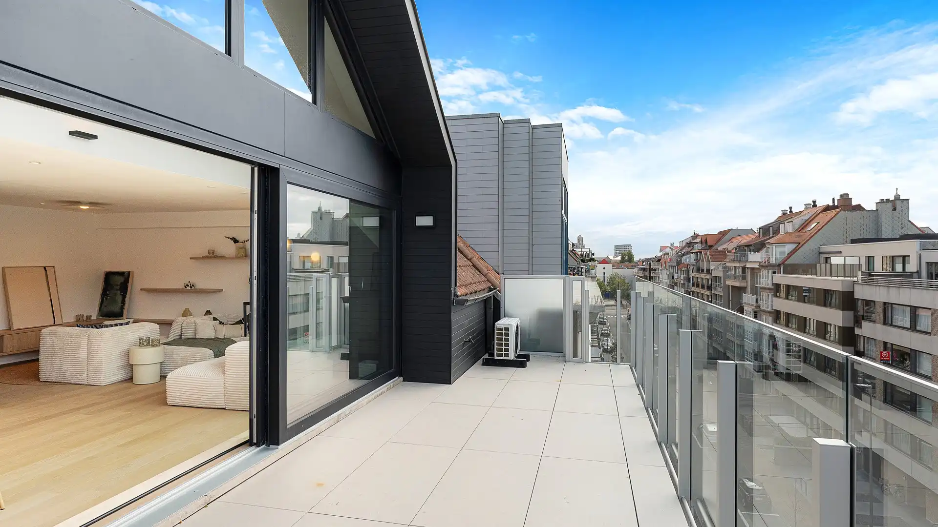 Ruime gerenoveerde duplex met 5 slaapkamers in Knokke. foto 5