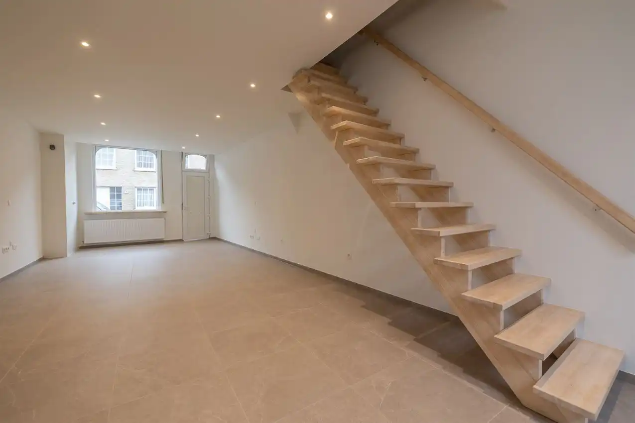 Vernieuwde rijwoning met drie slaapkamers en mooie tuin foto 13