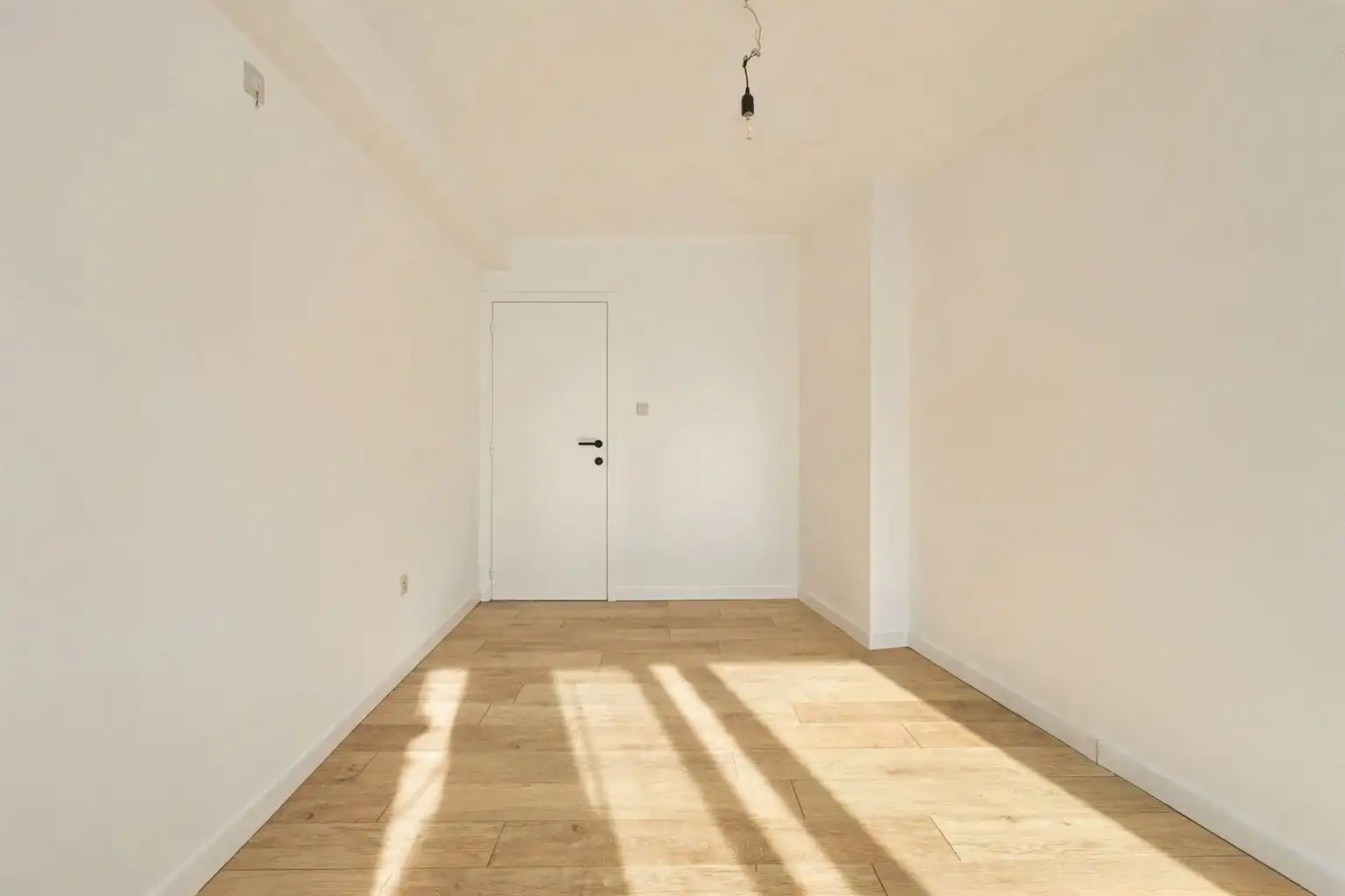 Recent gerenoveerd, ruim en lichtrijk 2-slaapkamerappartement in hartje Maaseik.  foto 12