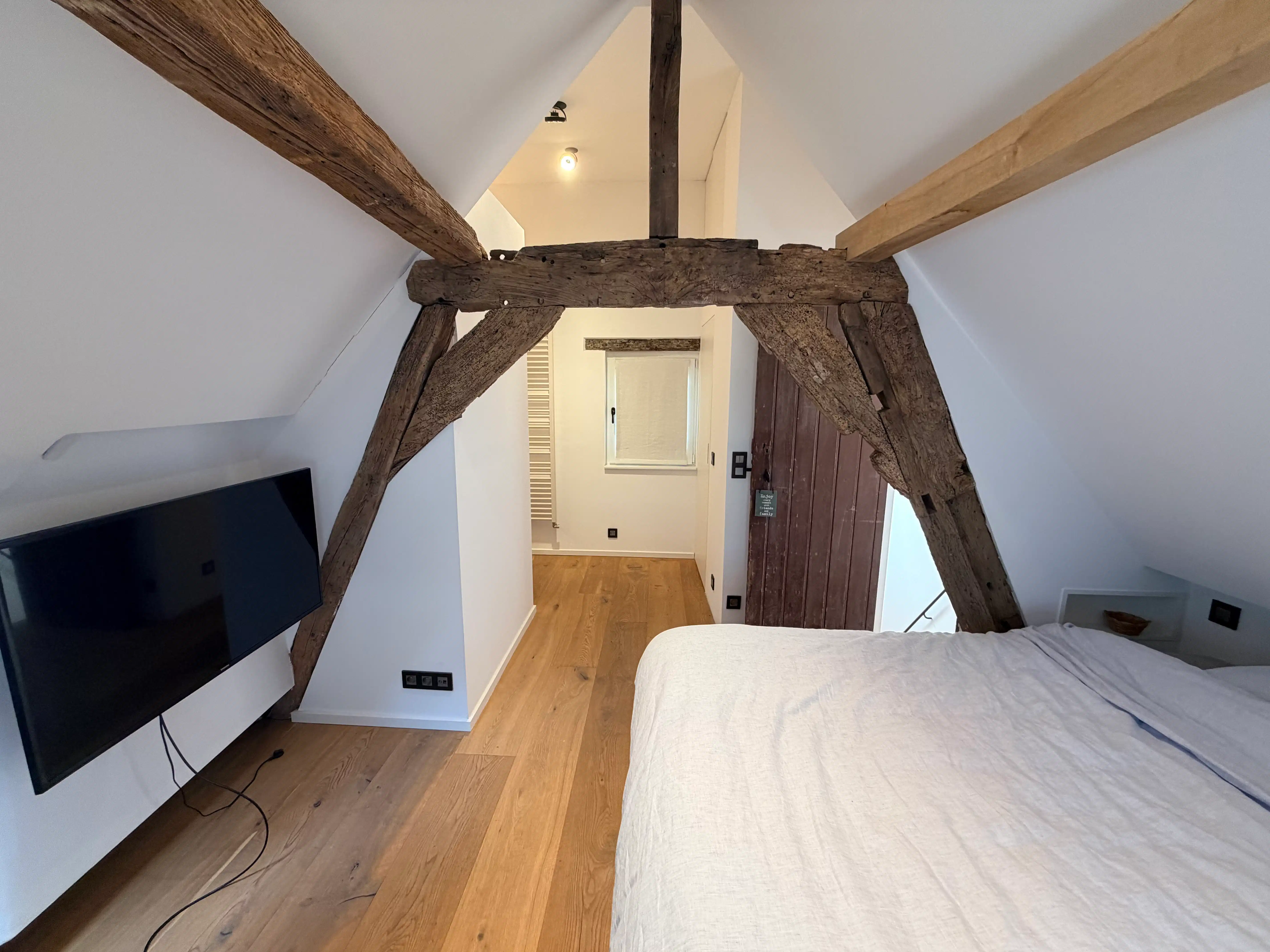 --- NIEUW --- Ideale cohousing woning: high-end gerenoveerde 2-slaapkamerwoning met elk een eigen douche in centrum Gent! foto 14