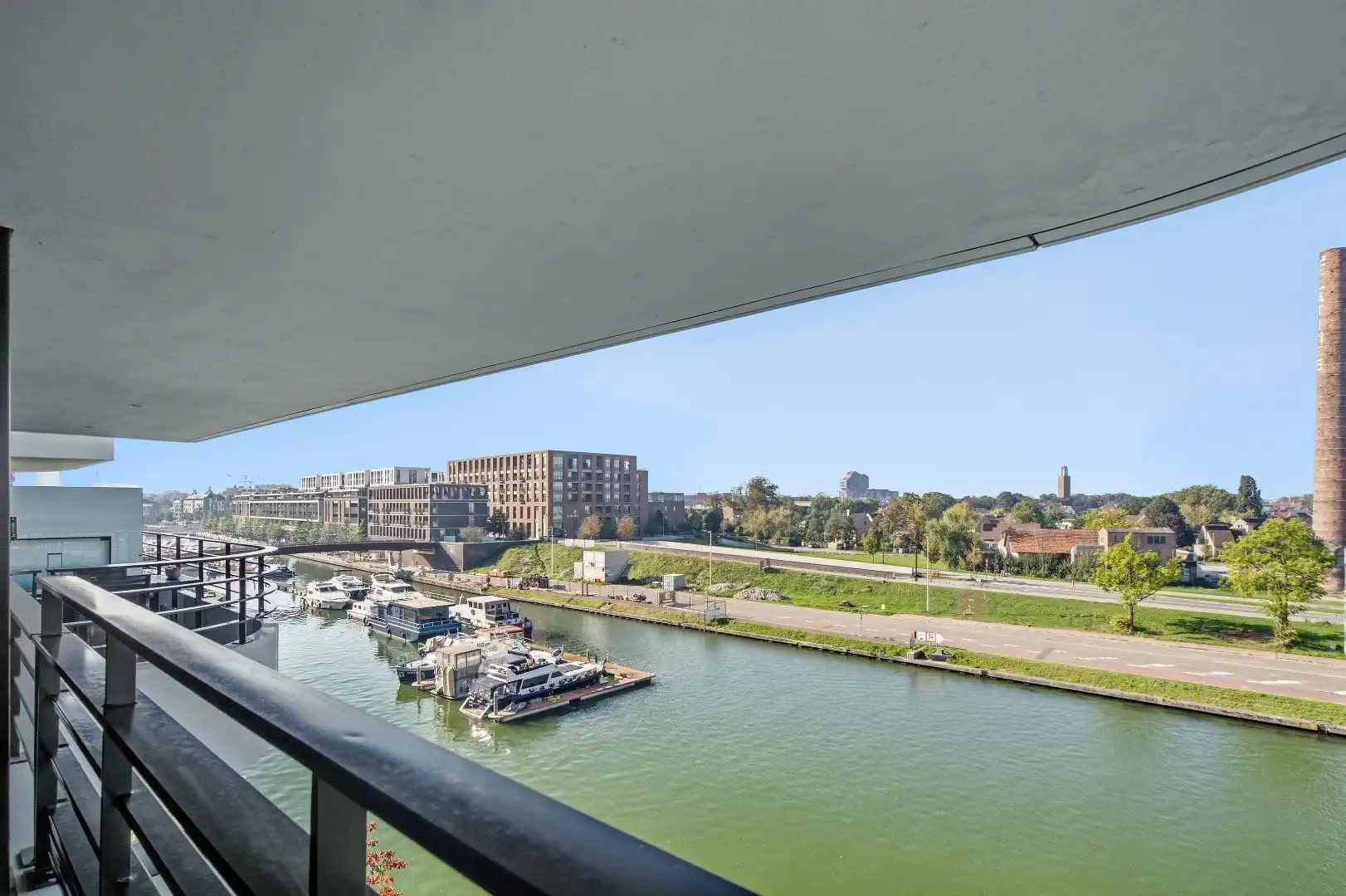 Exclusief wonen met een uniek zicht op het Albertkanaal foto 7