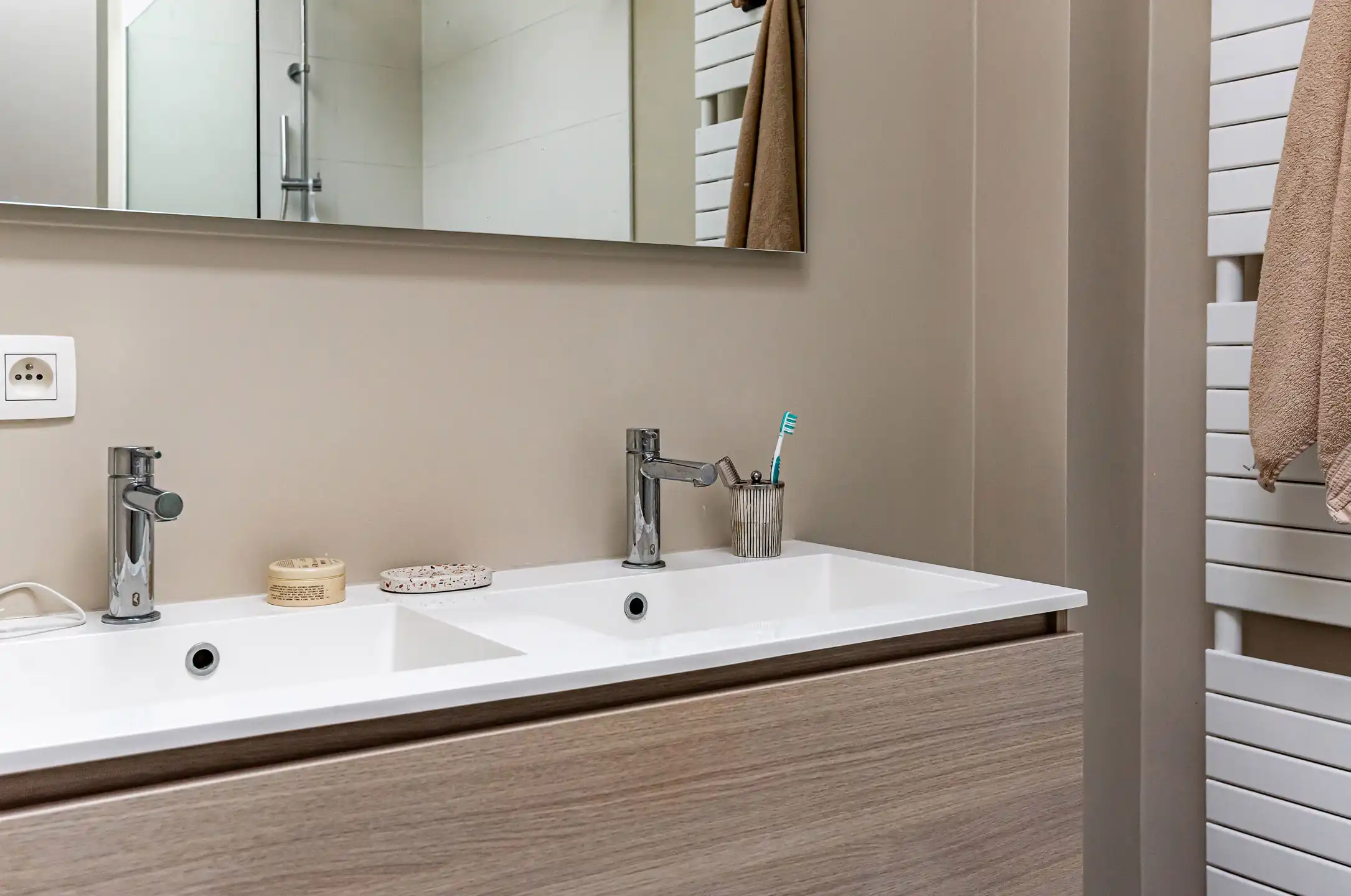 Prachtig gerenoveerde halfopen woning op een mooi perceel foto 20