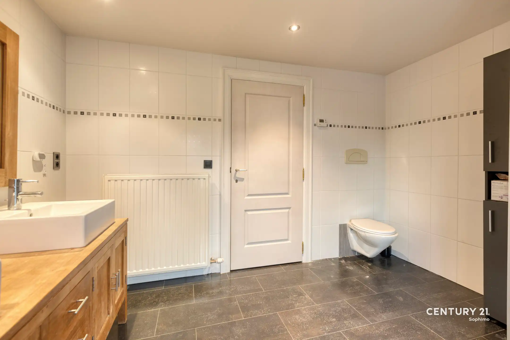 Instapklare woning met vier slaapkamers op perceel van 11a22 foto 21