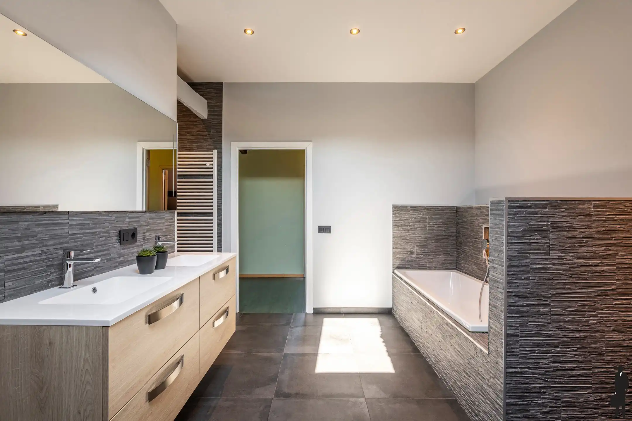 Uitzonderlijk gelegen paardeneigendom op ca. 2 hectare foto 19