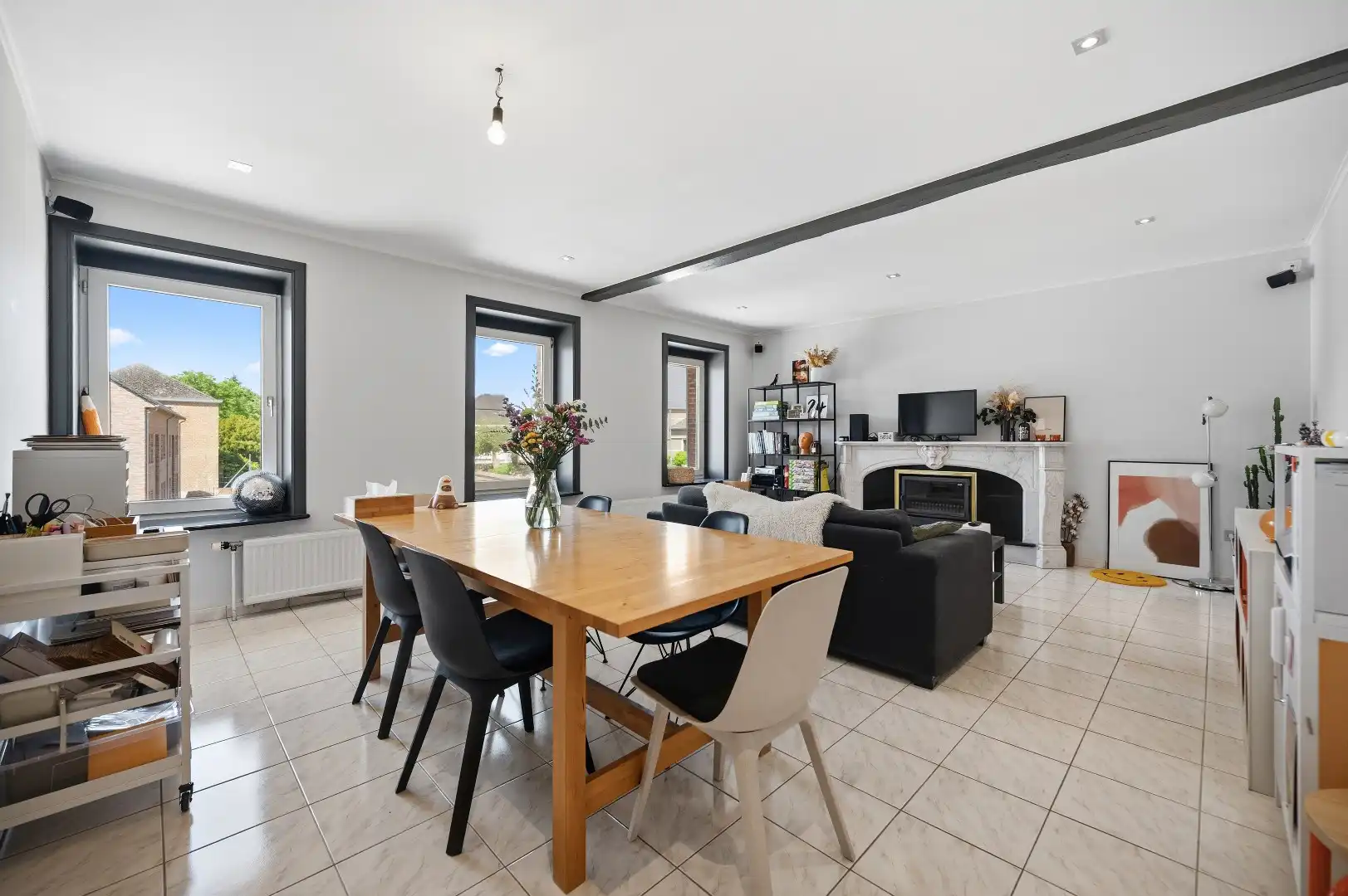 Ruime instapklare duplex met 3 slpks en praktijk- / hobbyruimte van 55m² foto {{pictureIndex}}