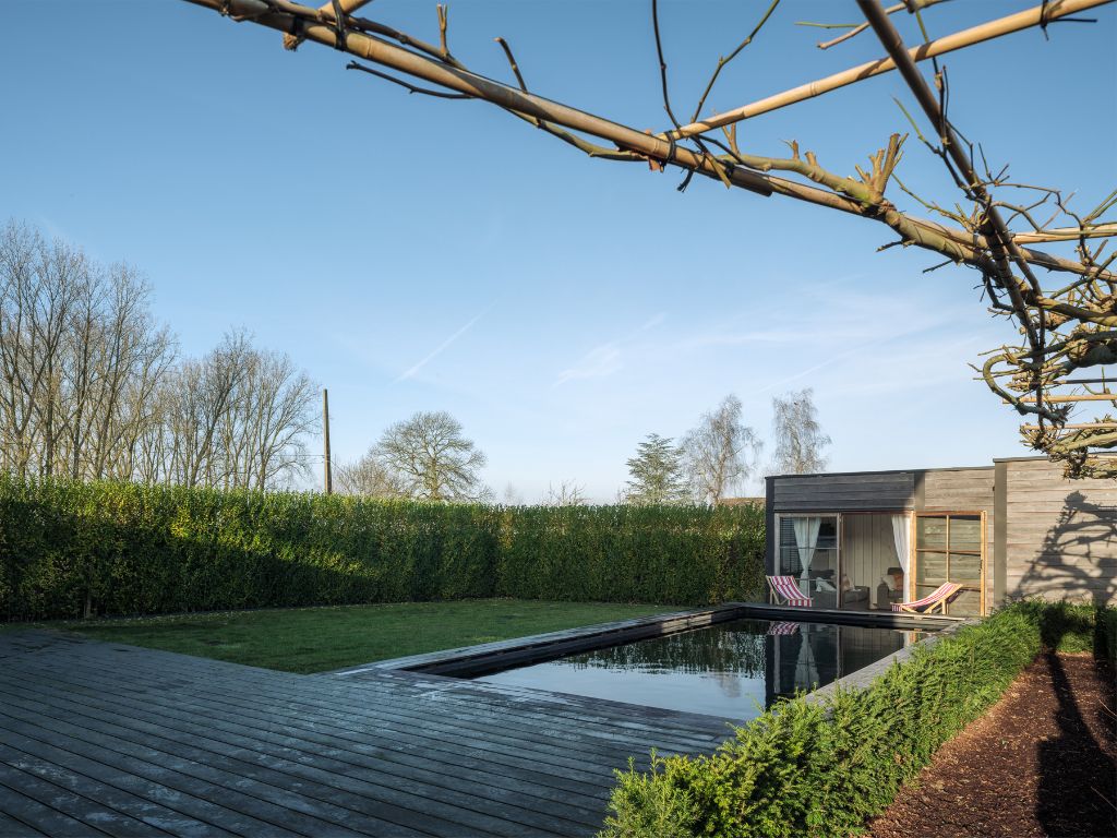 Vrijstaande villa met o.m. 3 slaapkamers, een inpandige garage en een buitenzwembad in het Landelijke Dikkelvenne foto 14