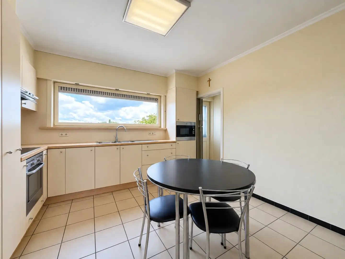 Passendale – Halfopen woning met ruime oprit, tuin en garage foto 8