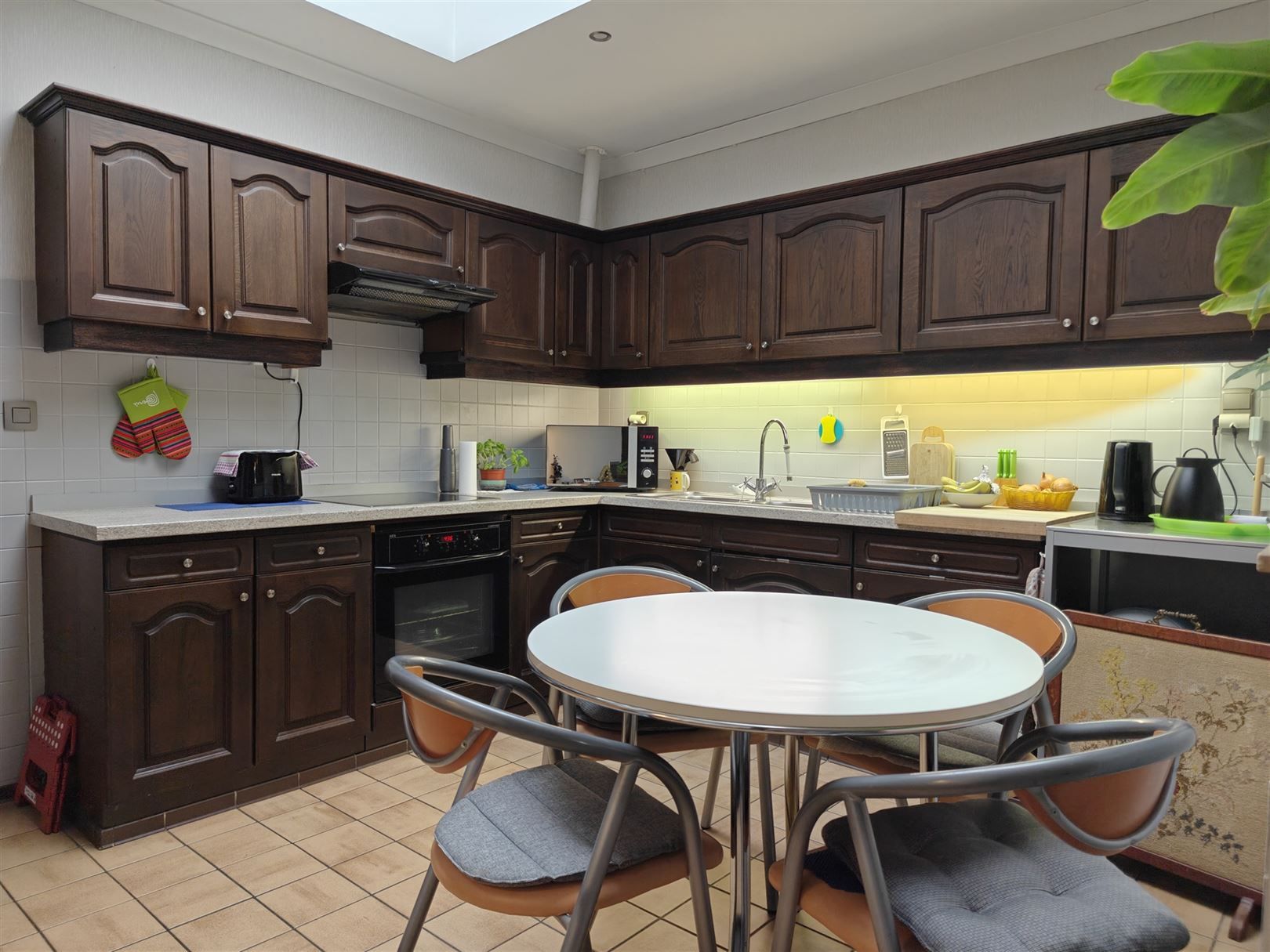 TE HUUR: Gesloten bebouwing met 2 slaapkamer te Hasselt! foto 4