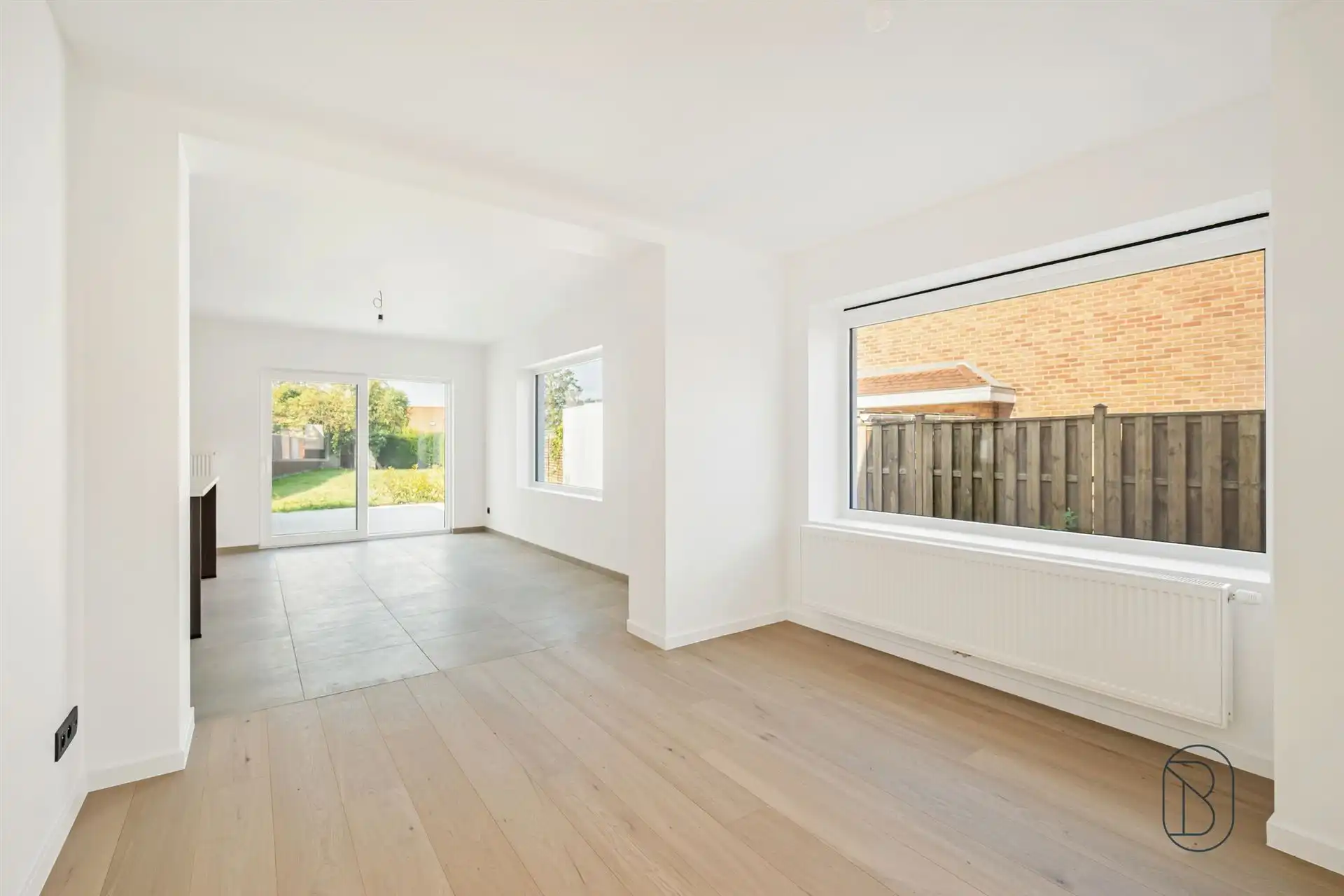 Charmant gerenoveerde woning met grote aangename tuin en handige oprit. foto 7
