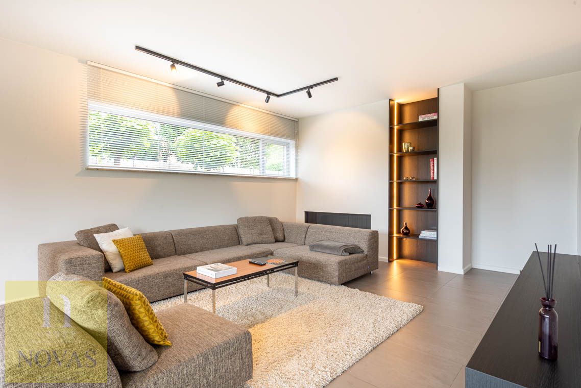 Ruime instapklare woning met 4 tot 5 slaapkamers, zonnepanelen, airco, inpandige garage en buitenstaanplaatsen foto 11