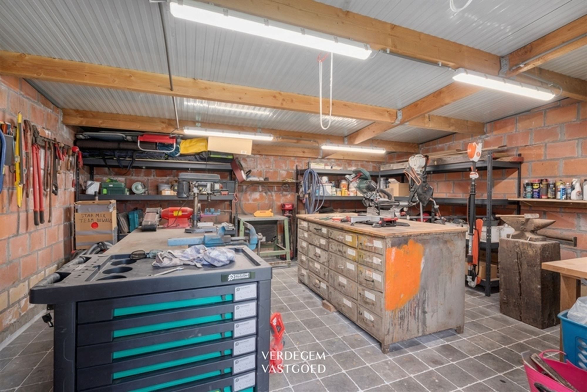 Prachtig en instapklaar wonen in landelijke stijl met garages, atelier en geniettuin foto 24