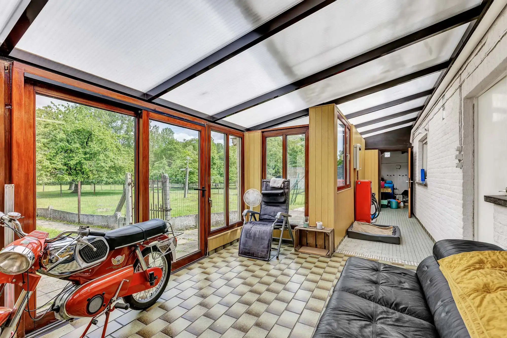 Woning op landelijke ligging met opslagplaats foto 7