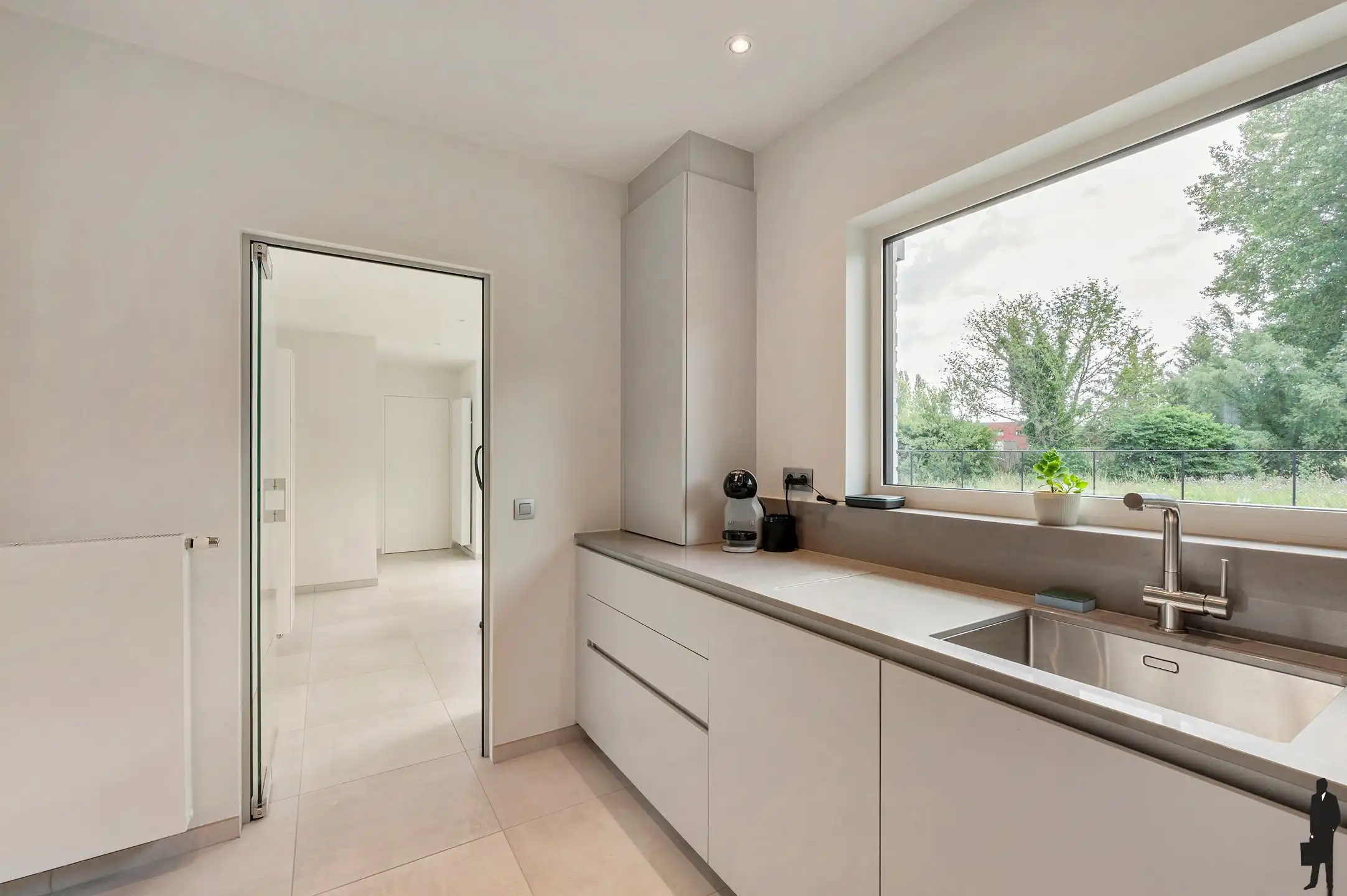 Instapklare open bebouwing met inpandige garage en zonnige tuin op 692 m². foto 7