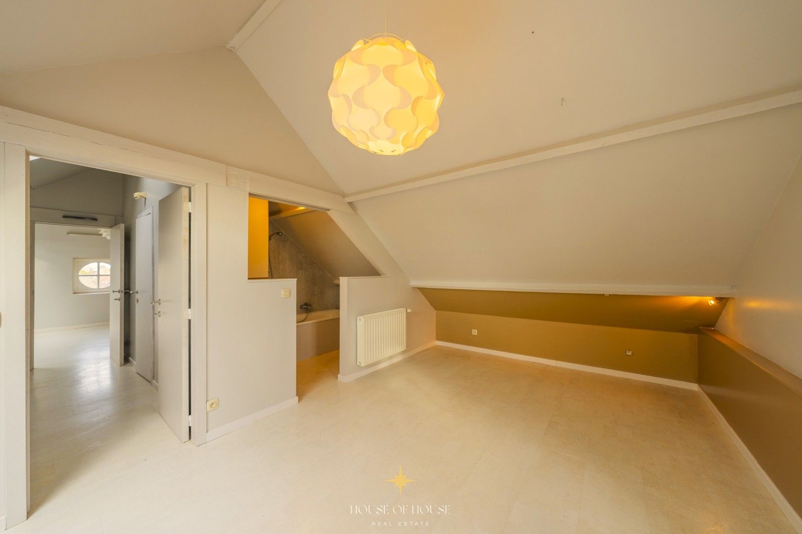 Exceptionele eigendom: Oude Gemeenteschool met directeurswoning, 3 appartementen en studio – zonder renovatieverplichting foto 18