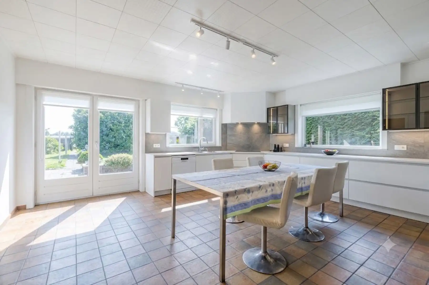 Ruime open bebouwing met tal van mogelijkheden - 208 m² foto 7