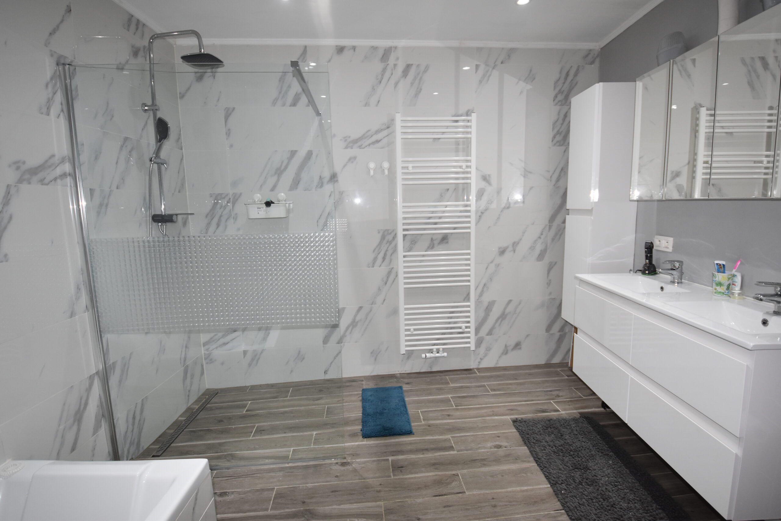 Zeer ruime, grotendeels gerenoveerde stadswoning foto 10