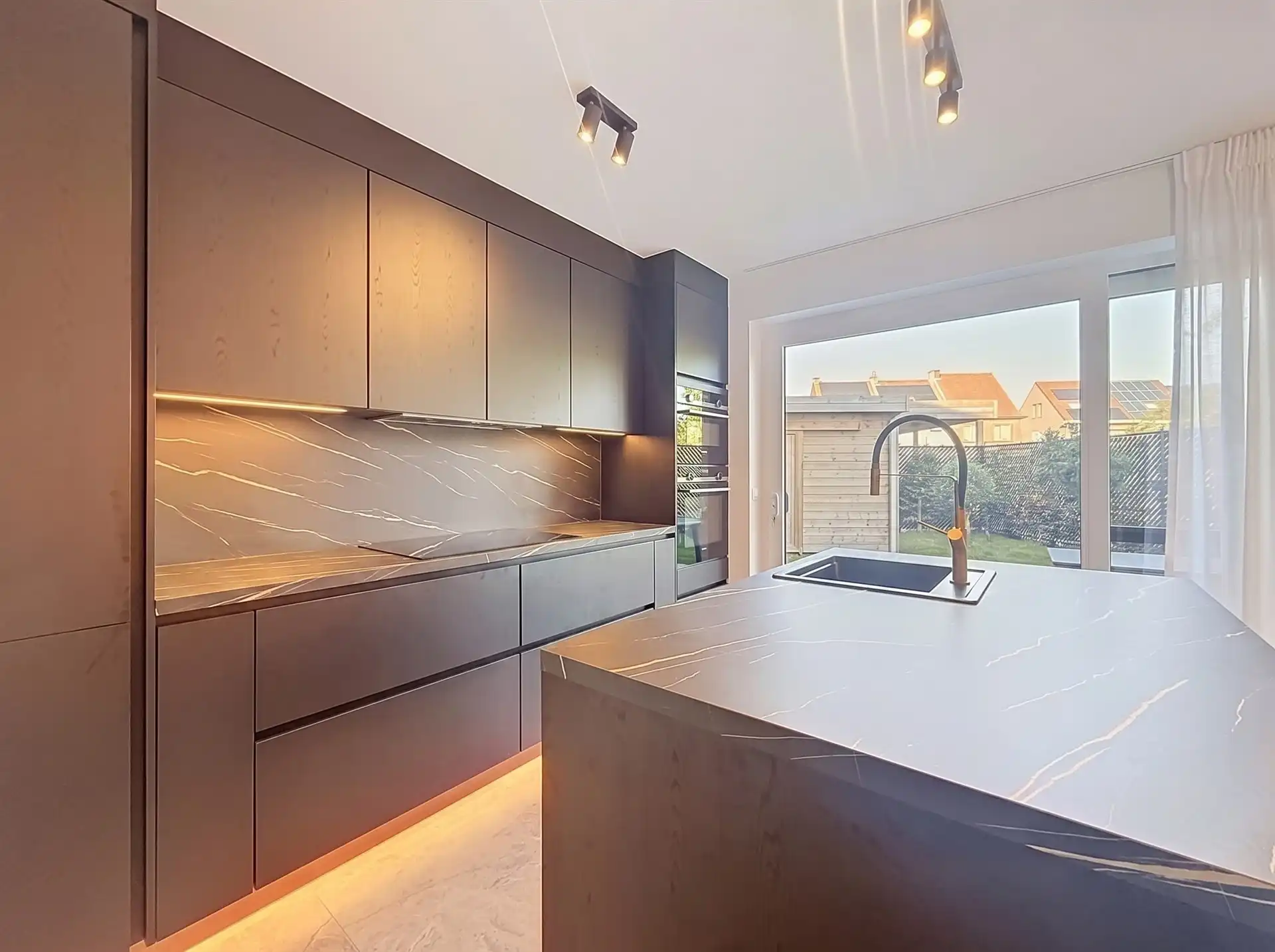 Prachtige nieuwbouwwoning op toplocatie met mogelijks 5 slaapkamers! foto 3